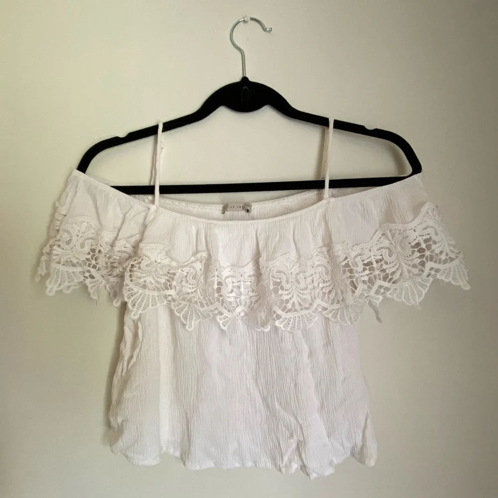 3️⃣/$1️⃣5️⃣ Lace Off the Shoulders - Picture 1 of 4
